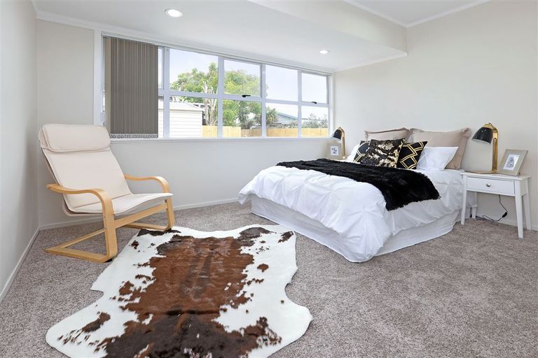 Photo of property in 2/13 Templeton Place, Clendon Park, Auckland, 2103