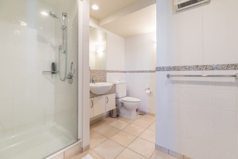 Photo of property in The Duxton Hotel Apartments, 6p/100 Greys Avenue, Auckland Central, Auckland, 1010