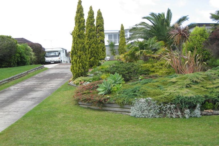 Photo of property in 31 De Luen Avenue, Tindalls Beach, Whangaparaoa, 0930