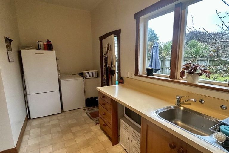 Photo of property in 127 Onepu Road, Lyall Bay, Wellington, 6022