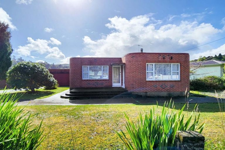 Photo of property in 13 Hawthorn Crescent, Stokes Valley, Lower Hutt, 5019