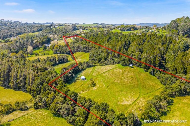 Photo of property in 225 Taylor Road, Waimauku, 0882