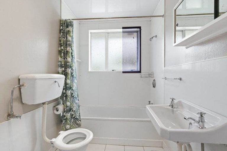 Photo of property in 183d Newlands Road, Newlands, Wellington, 6037