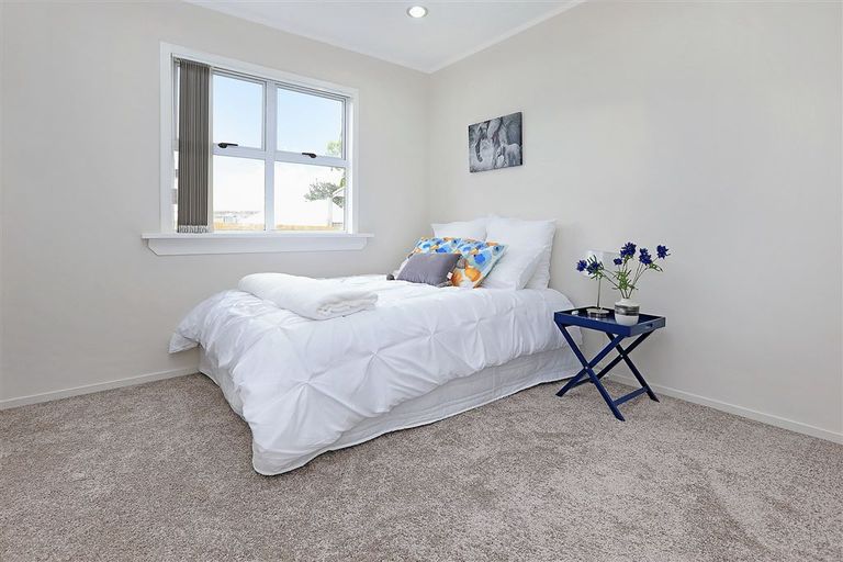 Photo of property in 2/13 Templeton Place, Clendon Park, Auckland, 2103