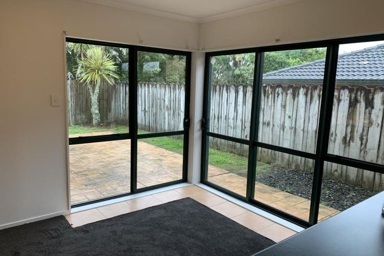 Photo of property in 78 Buscomb Avenue, Henderson, Auckland, 0610