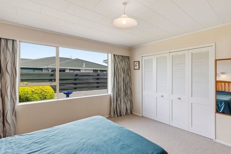 Photo of property in 48a Rewarewa Crescent, Waikanae, 5036