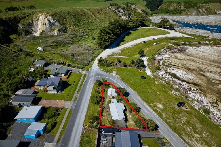 Photo of property in 1 Kaka Road, South Bay, Kaikoura, 7300