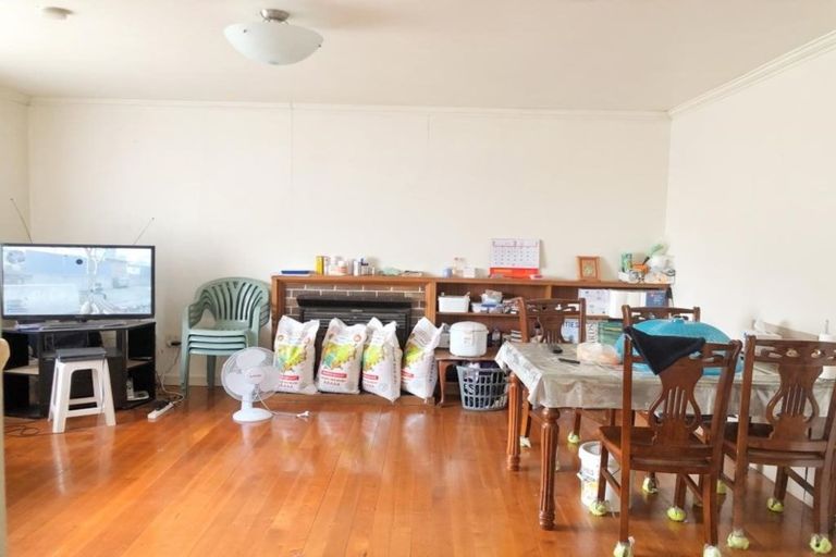 Photo of property in 26 Netherlands Avenue, Kelston, Auckland, 0602