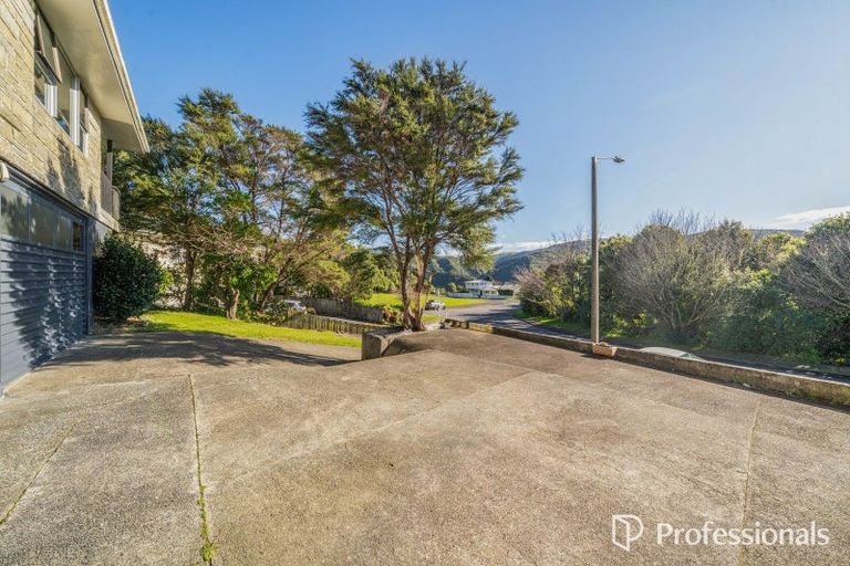 Photo of property in 110 Holborn Drive, Stokes Valley, Lower Hutt, 5019