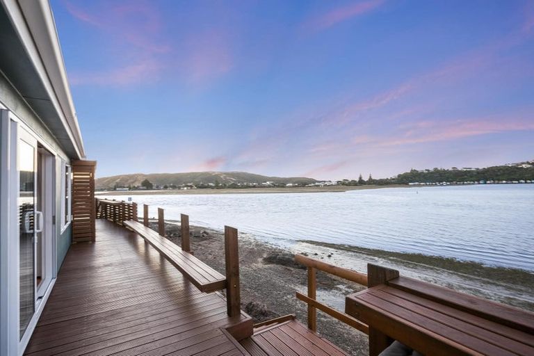 Photo of property in 14a Trevor Terrace, Paremata, Porirua, 5024