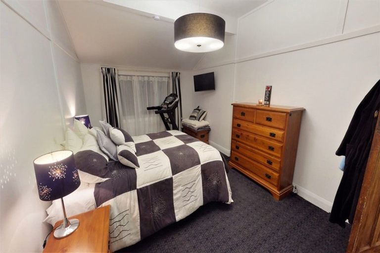 Photo of property in 556a Queen Street East, Levin, 5510