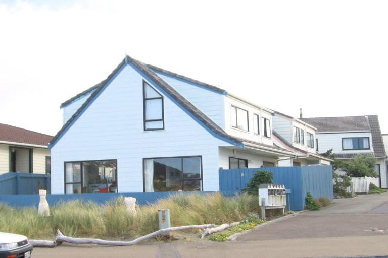 Photo of property in 18a Lyall Parade, Lyall Bay, Wellington, 6022