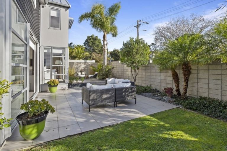 Photo of property in 2a Pierce Road, Milford, Auckland, 0620