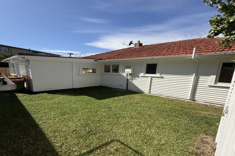 Photo of property in 16 Hursthouse Street, Vogeltown, New Plymouth, 4310