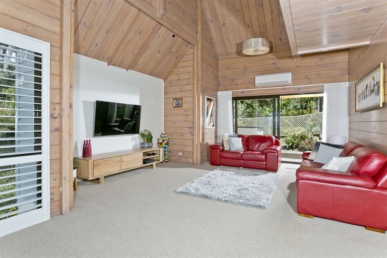 Photo of property in 2/10 Braemar Road, Castor Bay, Auckland, 0620