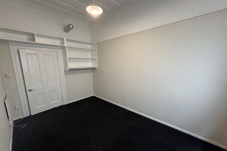 Photo of property in 2a Russell Terrace, Newtown, Wellington, 6021