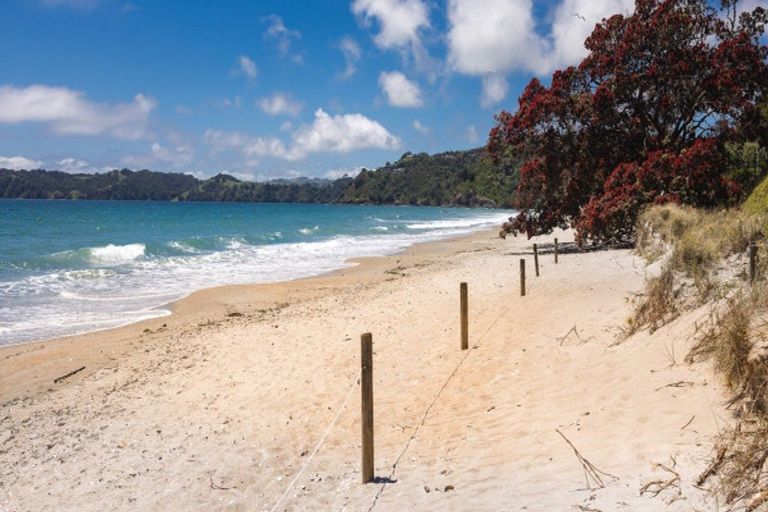 Photo of property in 18 Victoria Road South, Onetangi, Waiheke Island, 1081