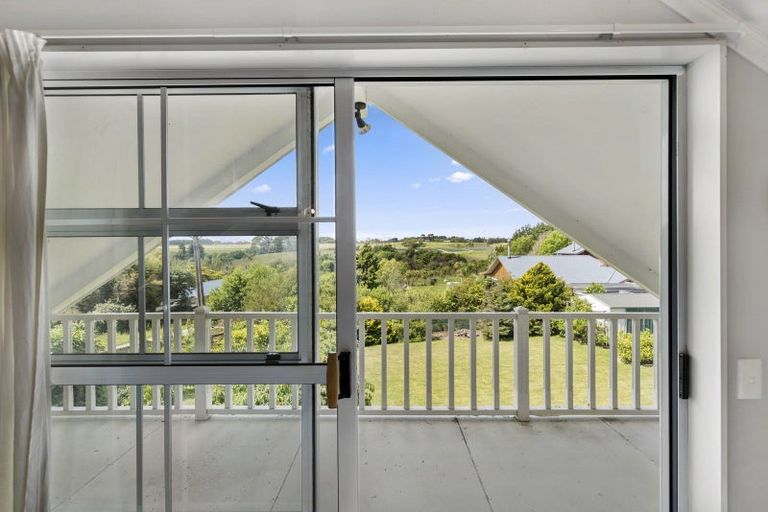 Photo of property in 120 Kawiu Road, Levin, 5510