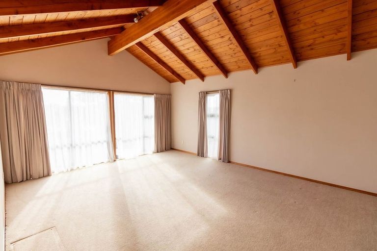 Photo of property in 85 Kennedy Avenue, Forrest Hill, Auckland, 0620