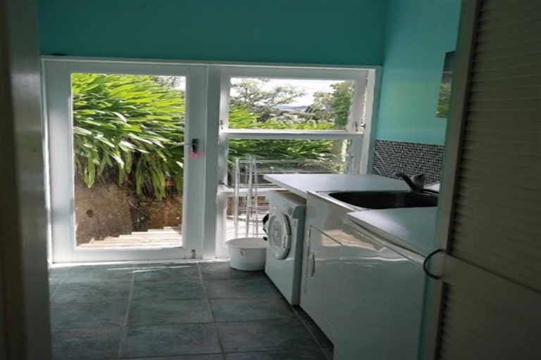 Photo of property in 19 Milton Terrace, Picton, 7220