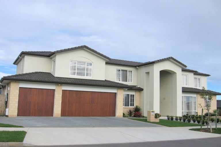 Photo of property in 33 Bronwylian Drive, Flat Bush, Auckland, 2016