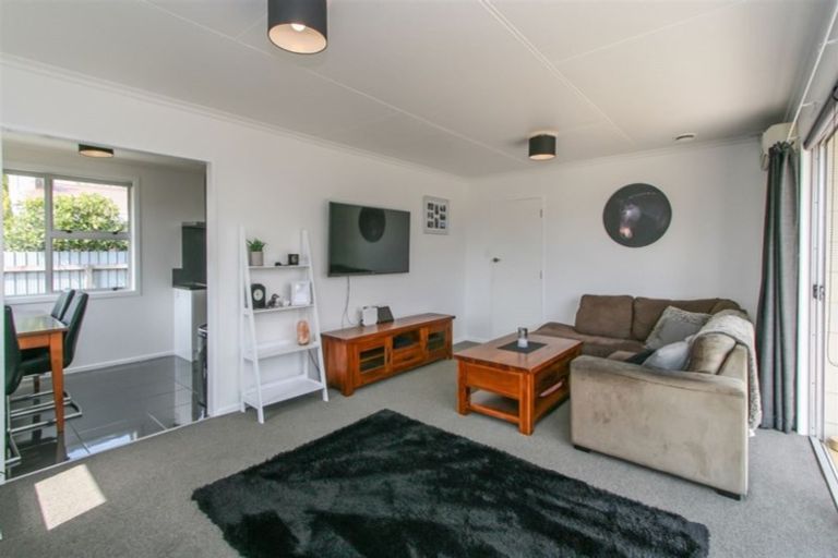 Photo of property in 3 Karaka Street, Inglewood, 4330