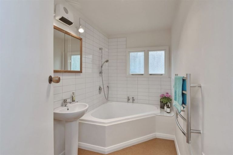 Photo of property in 103 Bay View Road, Moncks Bay, Christchurch, 8081