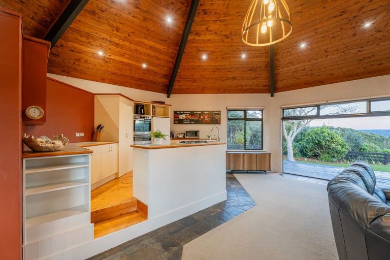 Photo of property in 16 Tarapatiki Drive, Whitianga, 3510