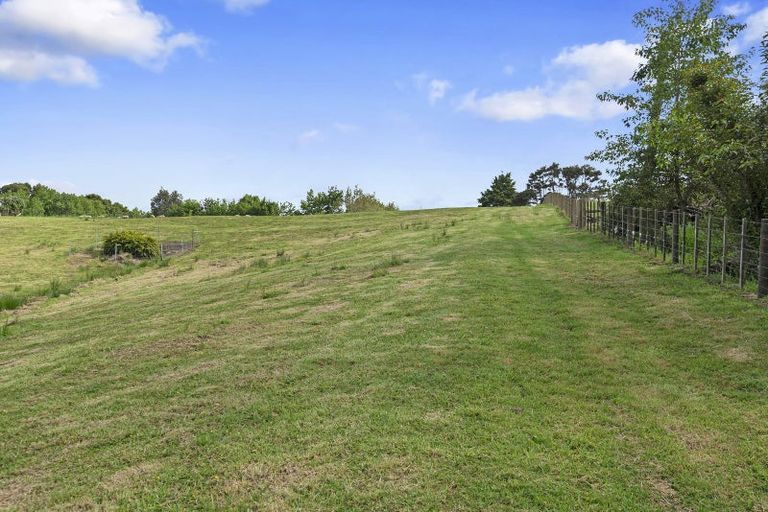 Photo of property in 37 Sunnyside Road, Coatesville, 0793