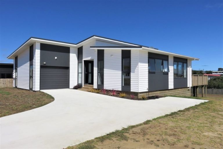 Photo of property in 33 Sunset Drive, Baylys Beach, Dargaville, 0377
