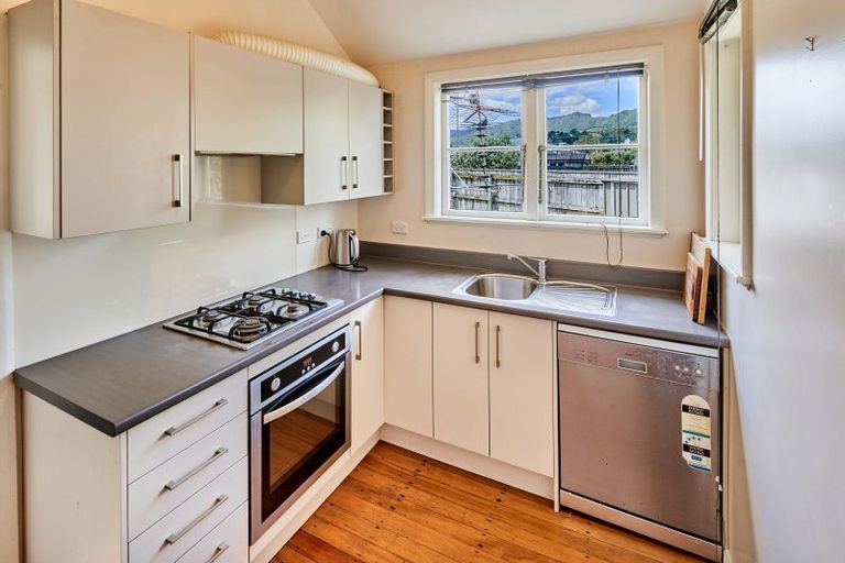 Photo of property in 6 Hobbs Grove, Epuni, Lower Hutt, 5011