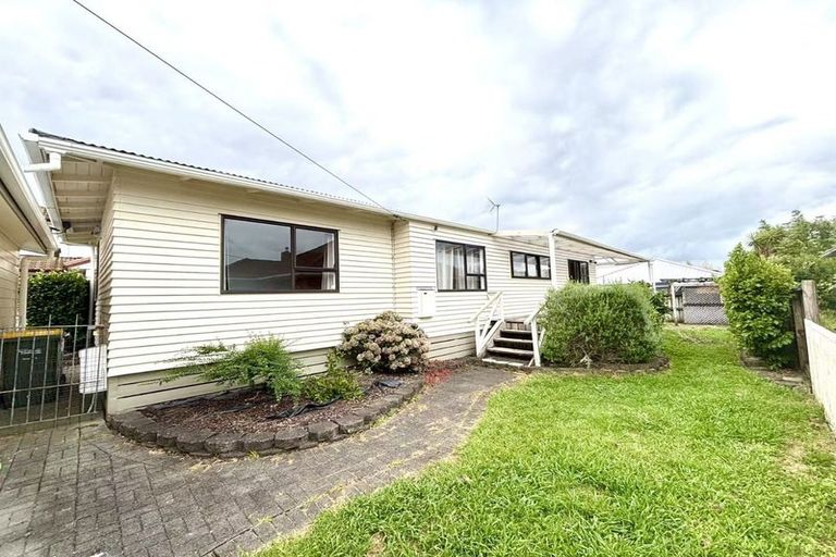 Photo of property in 47 Sturges Road, Henderson, Auckland, 0612
