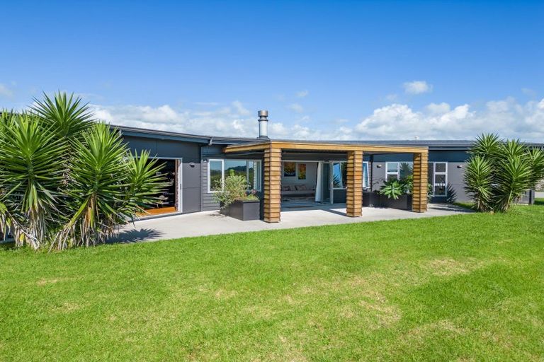 Photo of property in 191 Harakeke Road, Te Horo, Otaki, 5581