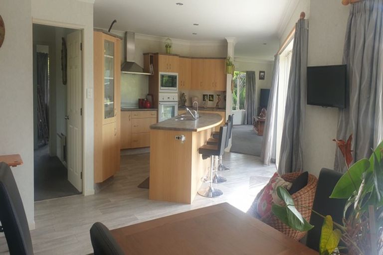 Photo of property in 21 Awaroa Stream Drive, Waiuku, 2123