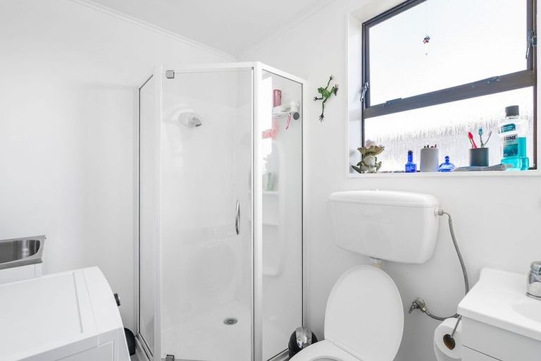 Photo of property in 40 West Coast Road, Glen Eden, Auckland, 0602