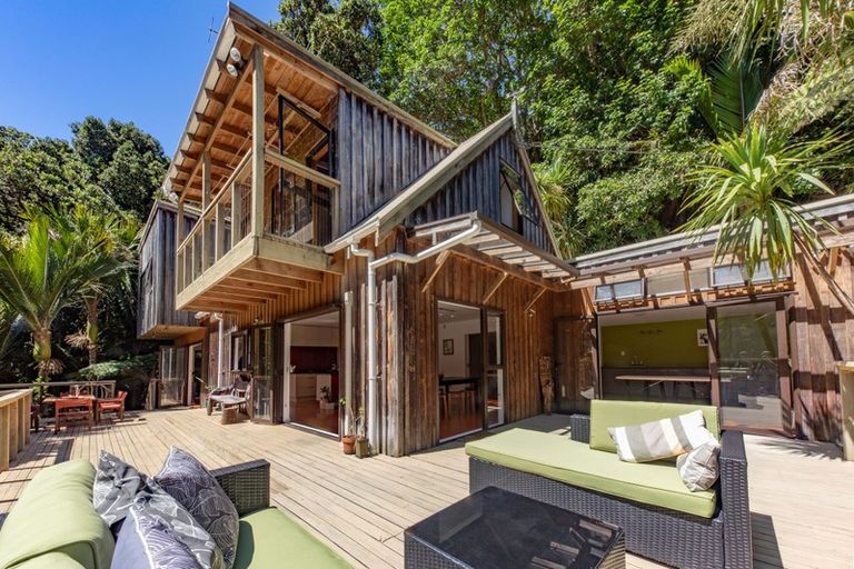 Photo of property in 40 Lone Kauri Road, Karekare, New Lynn, 0772