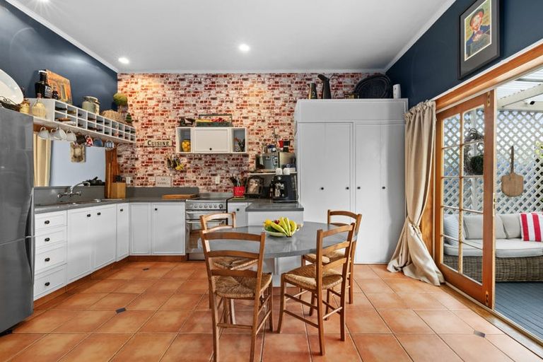 Photo of property in 610 Avenue Road West, Saint Leonards, Hastings, 4120