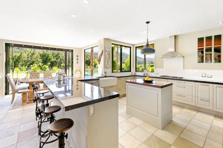 Photo of property in 278a Matua Road, Kumeu, 0891