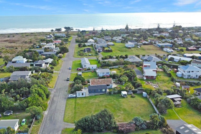 Photo of property in 24 Kitchener Street, Te Horo Beach, Otaki, 5581