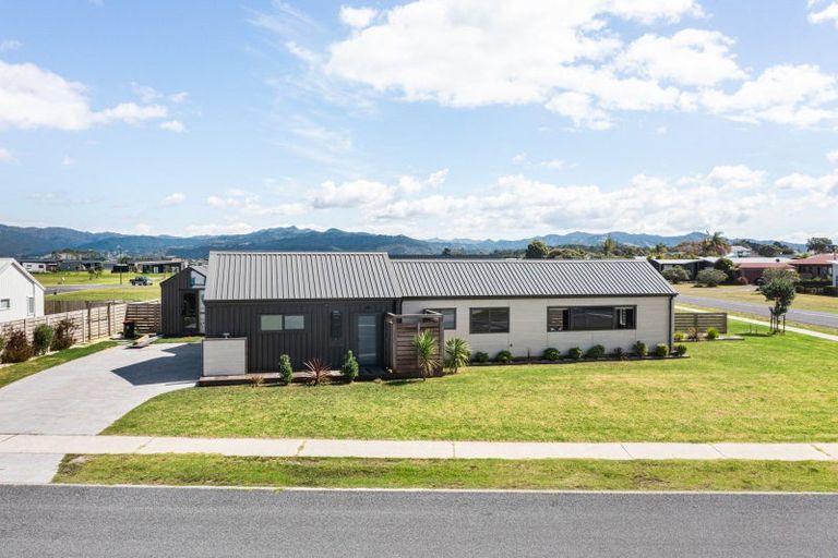 Photo of property in 2 Motutere Drive, Matarangi, 3592