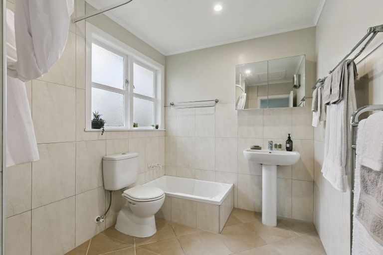 Photo of property in 17a Tawa Terrace, Tawa, Wellington, 5028