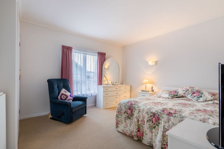 Photo of property in 2/142 Halsey Drive, Lynfield, Auckland, 1042