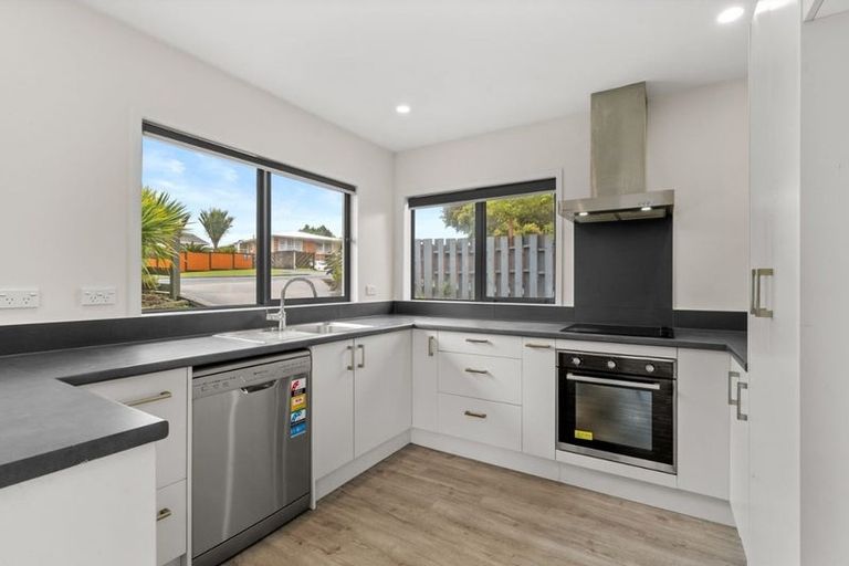 Photo of property in 20 Mcleod Road, Weymouth, Auckland, 2103
