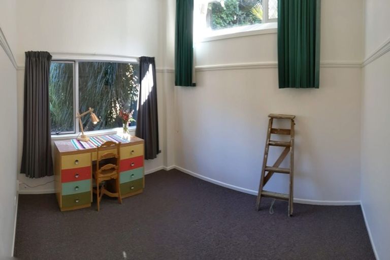 Photo of property in 15 Linda Street, Oakura, 4314