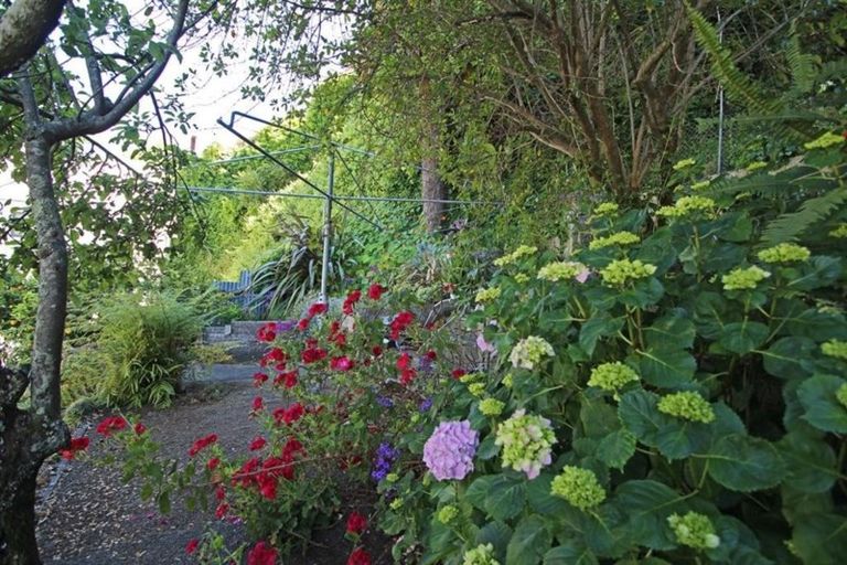 Photo of property in 25 Milton Road, Bluff Hill, Napier, 4110