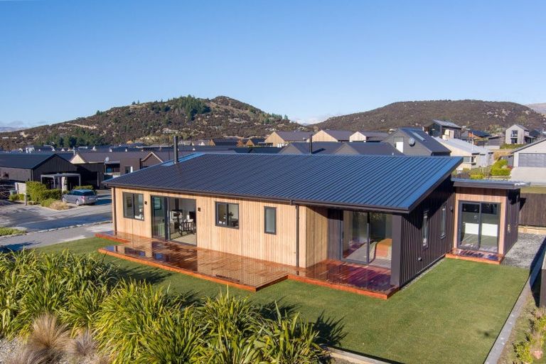 Photo of property in 3 Mount Prospect Lane, Wanaka, 9305