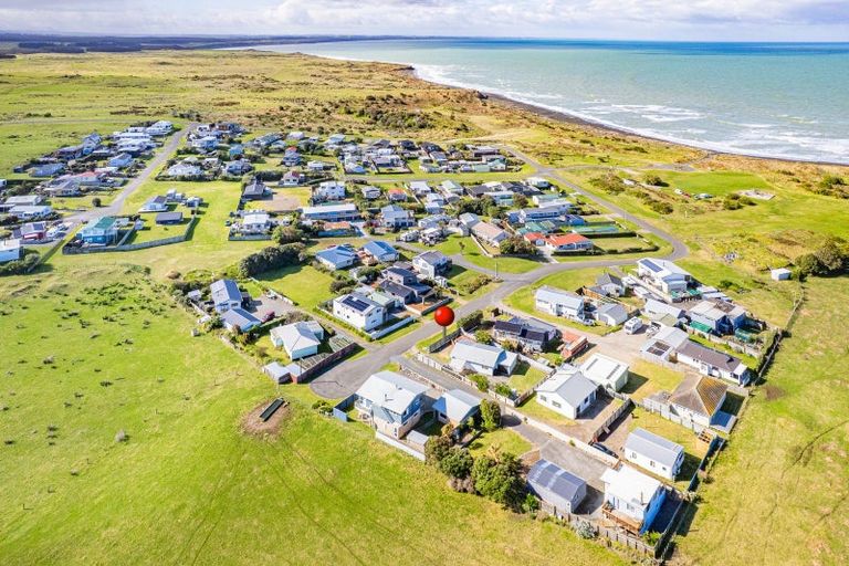 Photo of property in 25 Nukumaru Parade, Waiinu Beach, Whanganui, 4588