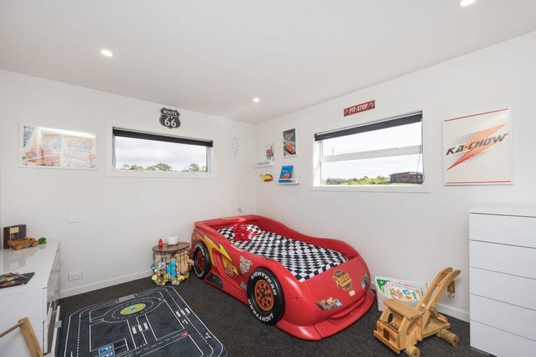 Photo of property in 37 Vaucluse Heights, Fitzherbert, Palmerston North, 4410