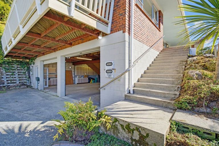 Photo of property in 8 Manahi Avenue, Kawaha Point, Rotorua, 3010