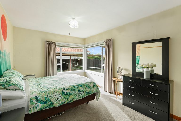 Photo of property in 15 Wilton Crescent, Bishopdale, Christchurch, 8053